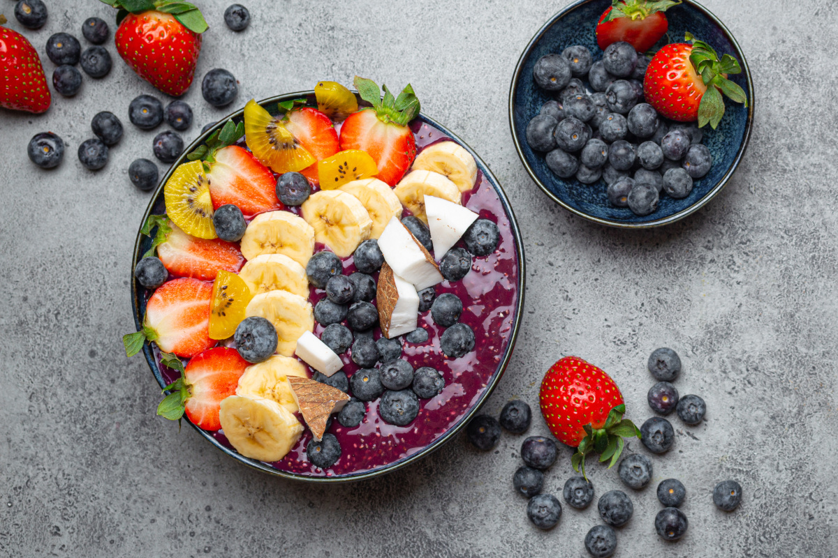 フルーツがたっぷりのったアサイーボウル