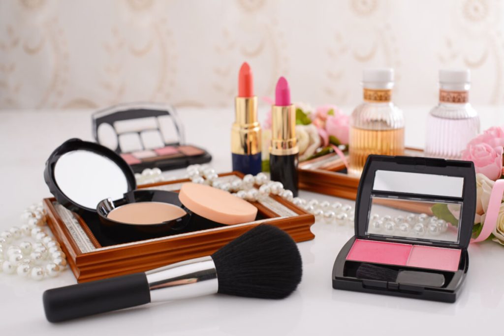 メイクアイテム